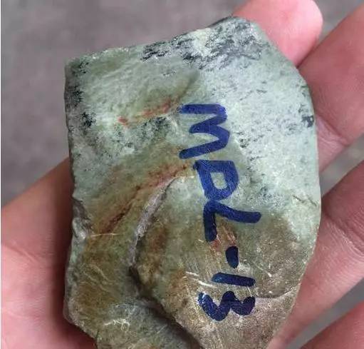 顶级墨翠从原石到成品,感受墨翠独有的魅力